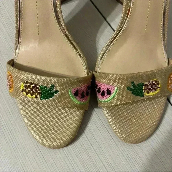 Gianni Bini Joenahtwo Natural Straw Fruit Embellished Block Heel Sandals Summer - Picture 4 of 16